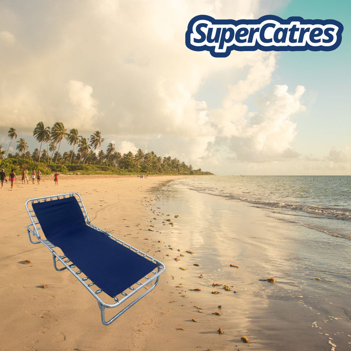 Catre Reclinable de Lona en la playa, ideal para descanso al aire libre.