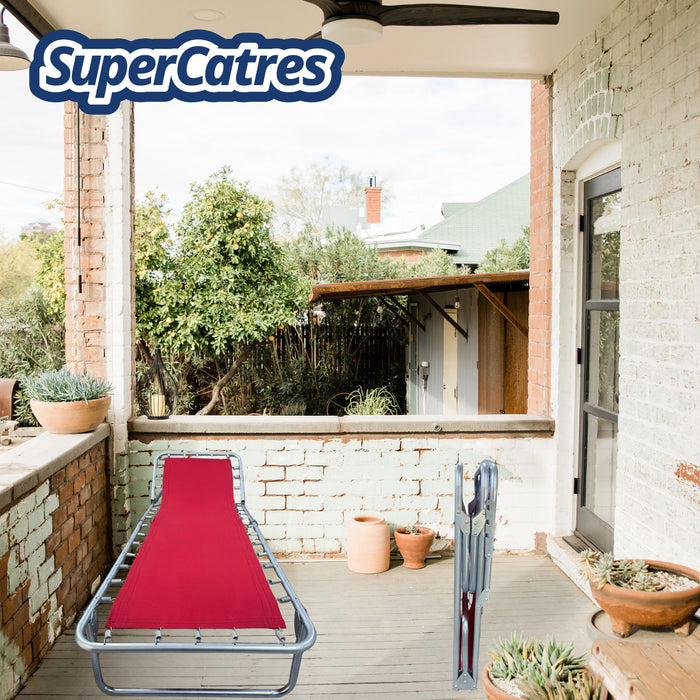 Catre Reclinable XL en terraza rústica, ideal para relajación.